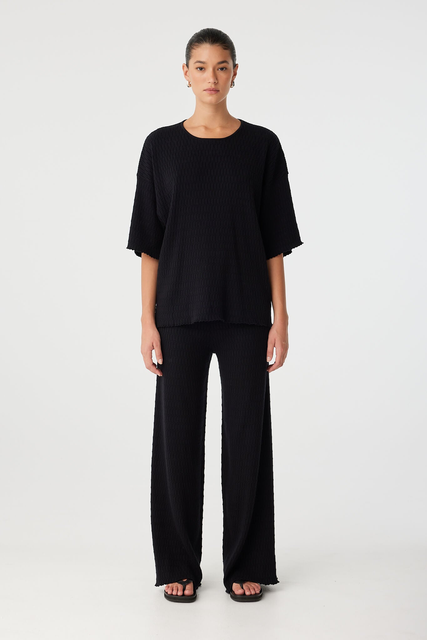 Full look featuring black oversized T-shirt in organic cotton with soft drape and crew neckline.