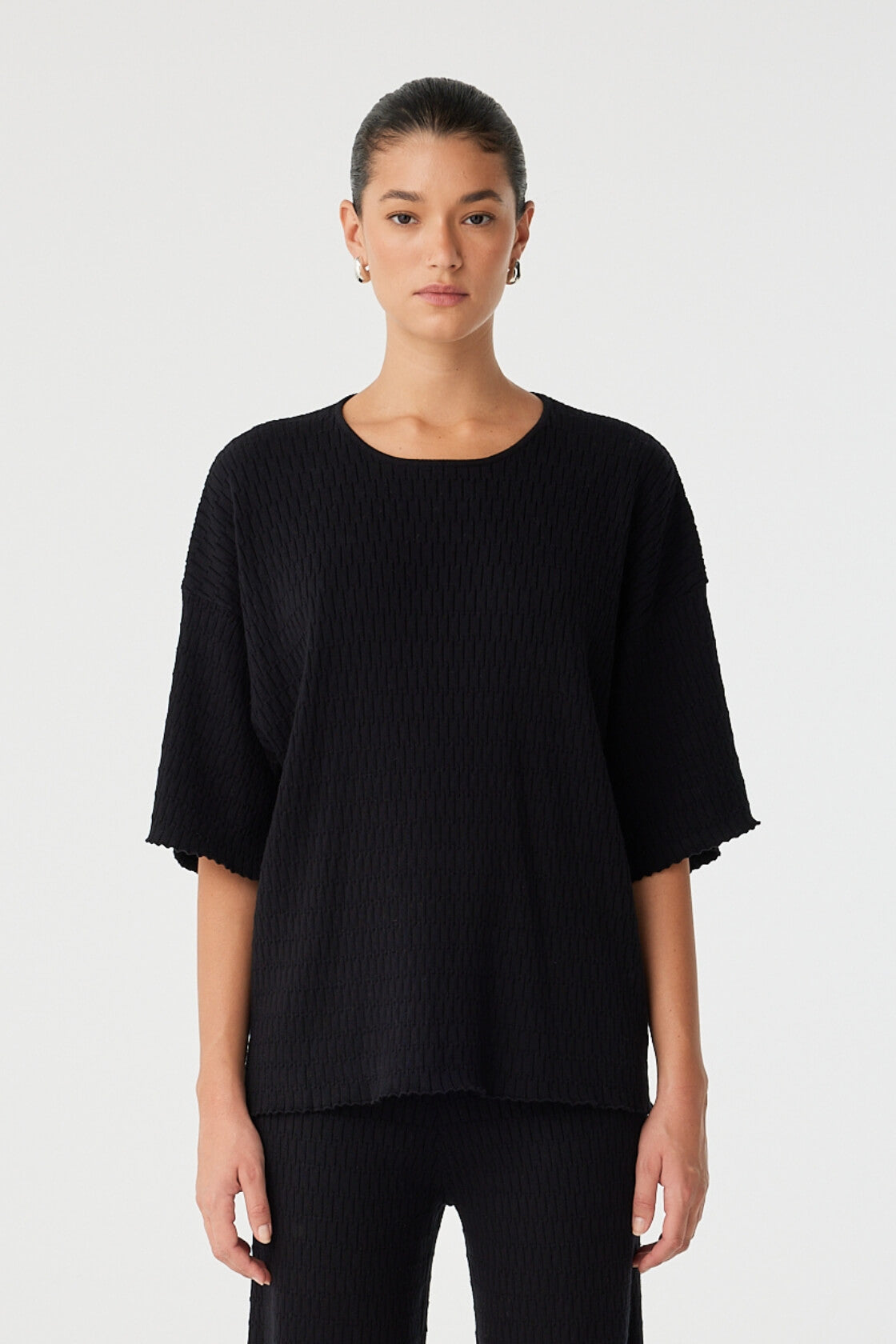 Front view of Jude oversized black T-shirt with crew neckline and wide sleeves in textured knit.