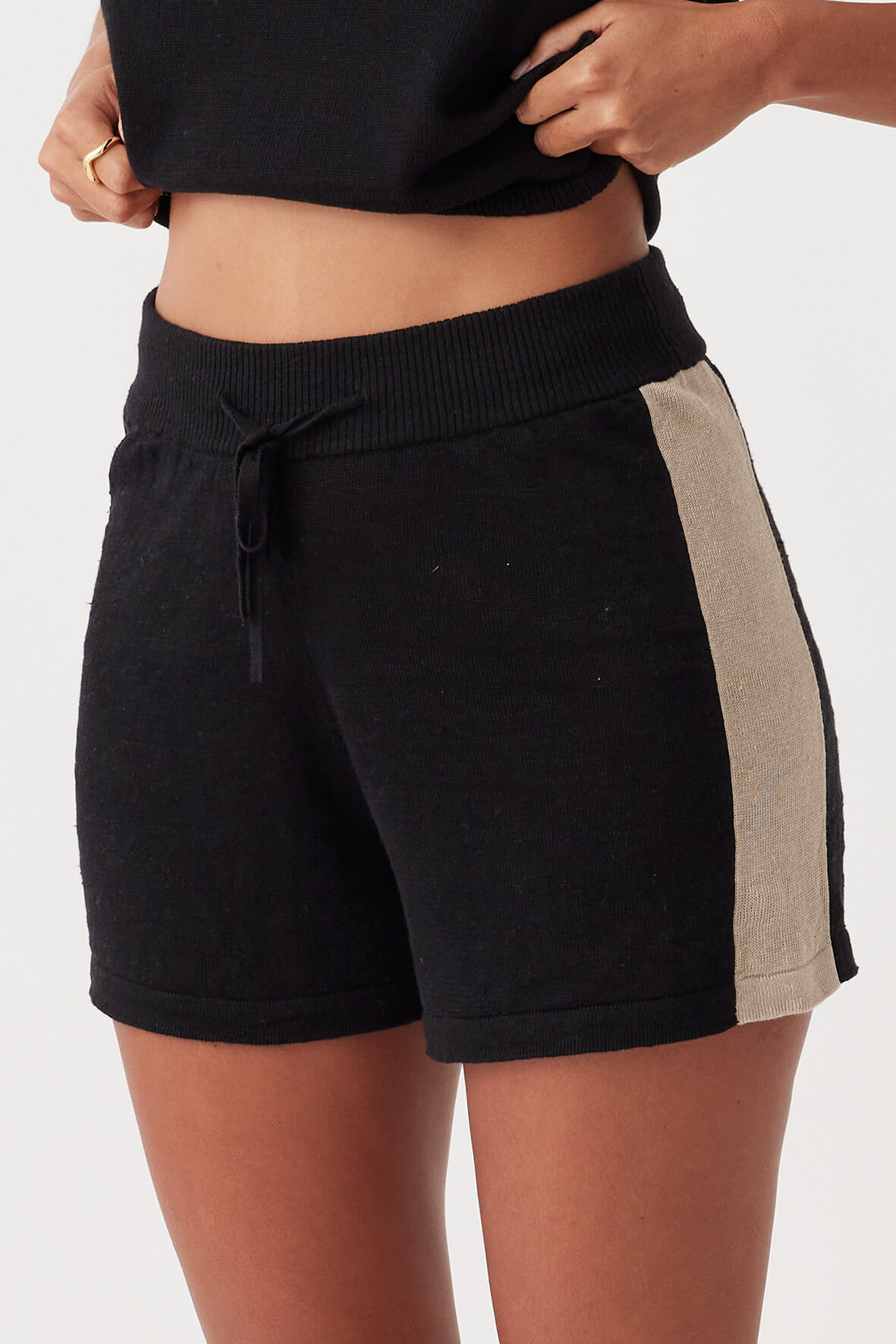 Larri Linen Knit Short - Black & Taupe