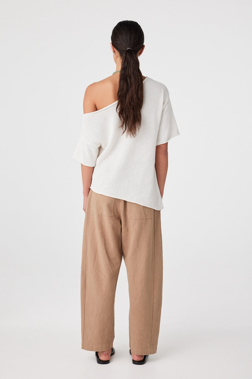 Back view of pecan linen cotton pants with patch pockets