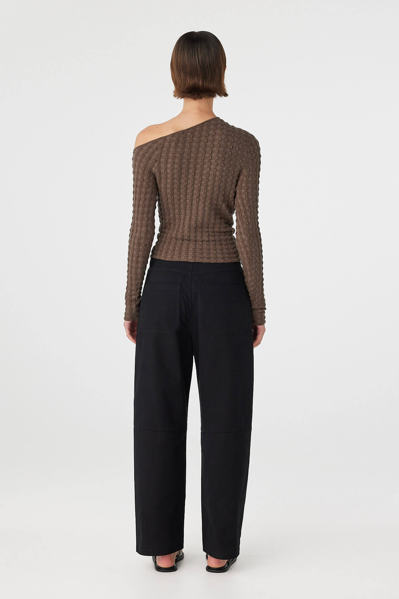 Back view of Sedona long sleeve top in Pavement showing fit through the body