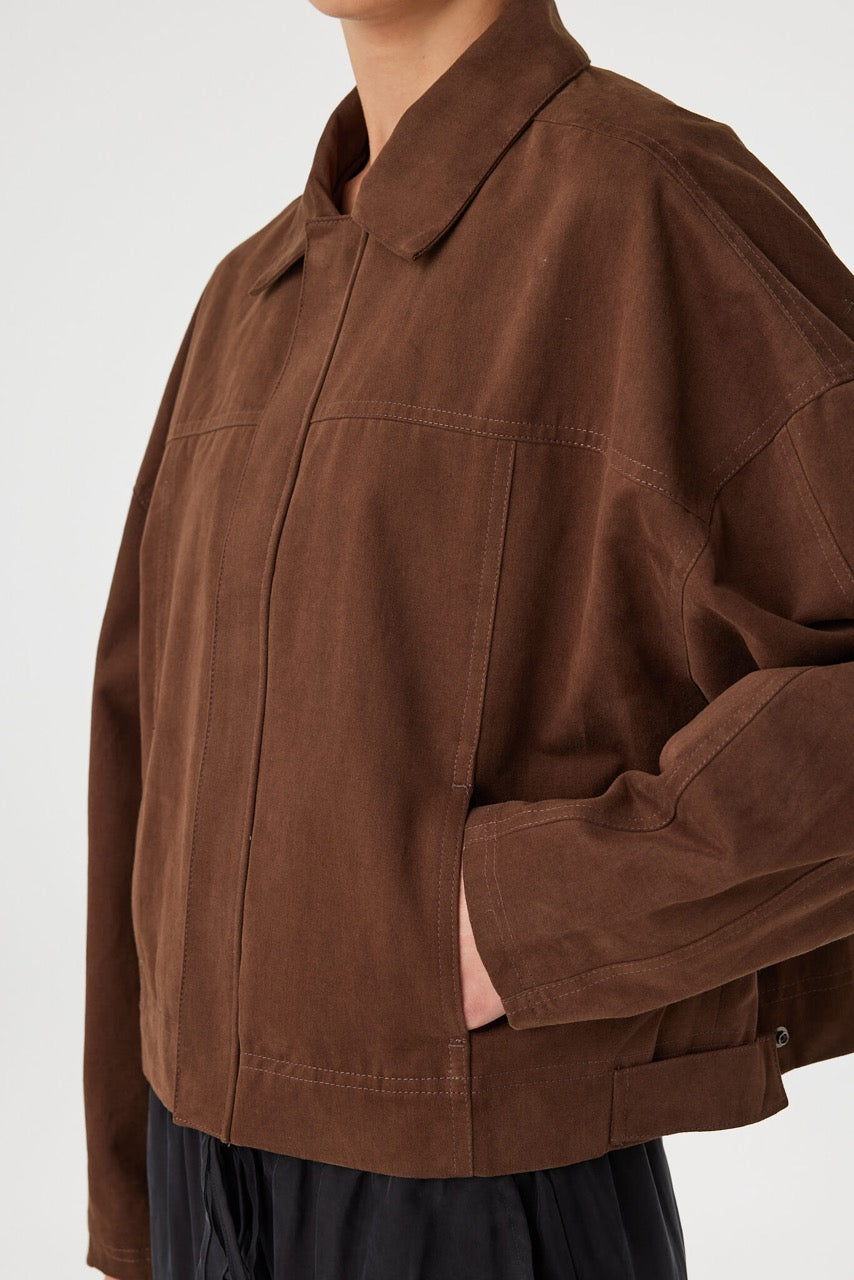 Eames jacket in espresso close-up detail, highlighting the cotton texture, concealed zipper placket and hidden side pocket