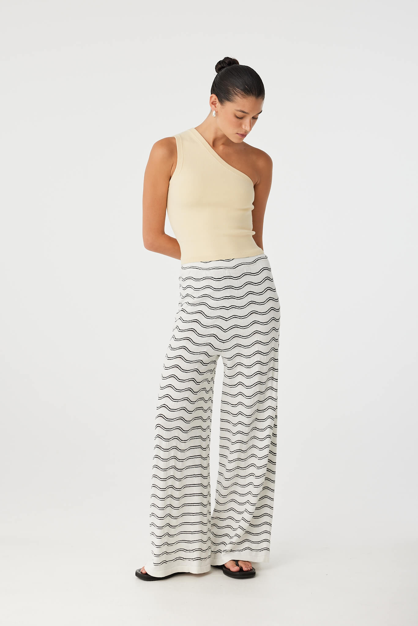 Side angle of wave knit pant with soft linen–cotton texture, worn with minimal styling.