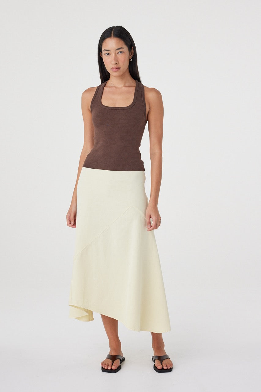 Sable Top Espresso styled look, side view showing slim silhouette