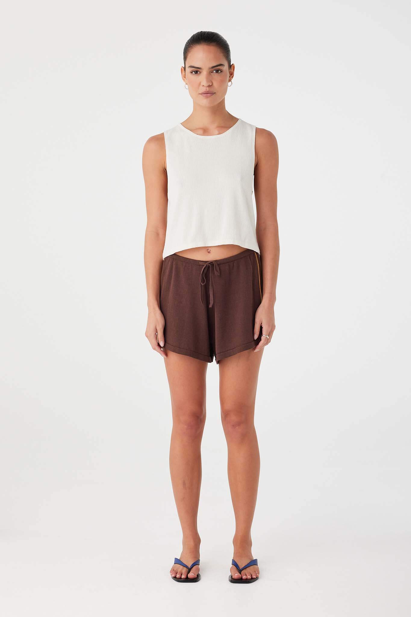 Model wearing espresso linen–cotton drawstring shorts with contrast side panels and relaxed fit.