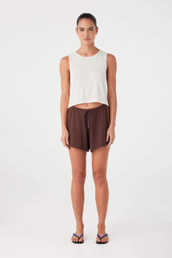Model wearing espresso linen–cotton drawstring shorts with contrast side panels and relaxed fit.