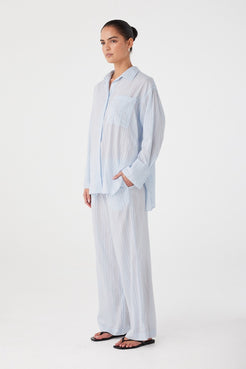 Loose-fitting shirt with long sleeves and back pleat for movement.