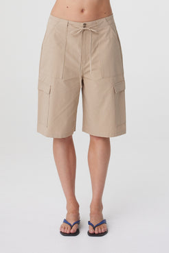 Daria Short in Camel, close front view highlighting the mid rise waist, front tie and cargo style pockets.