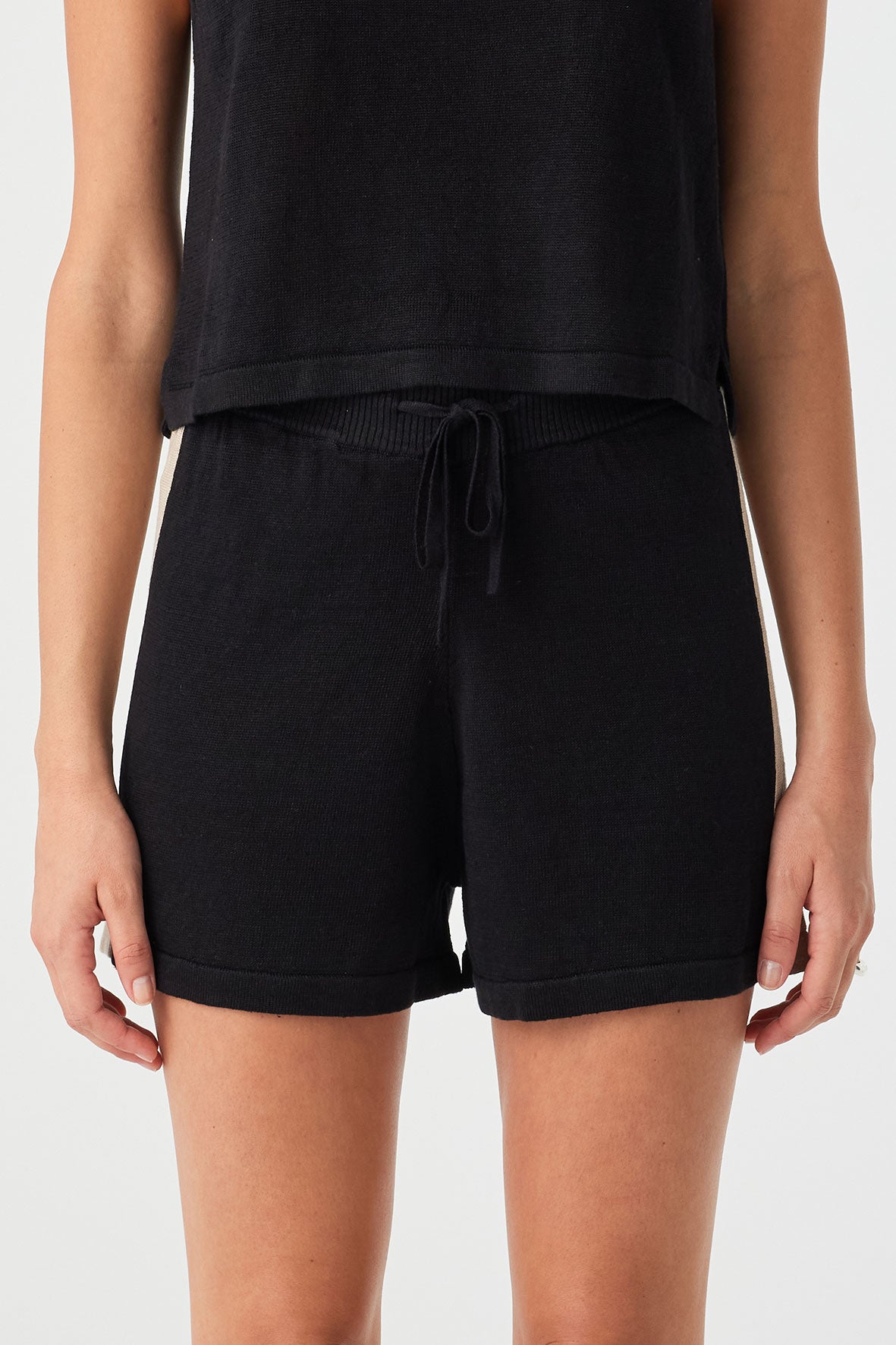 Larri Linen Knit Short - Black & Taupe