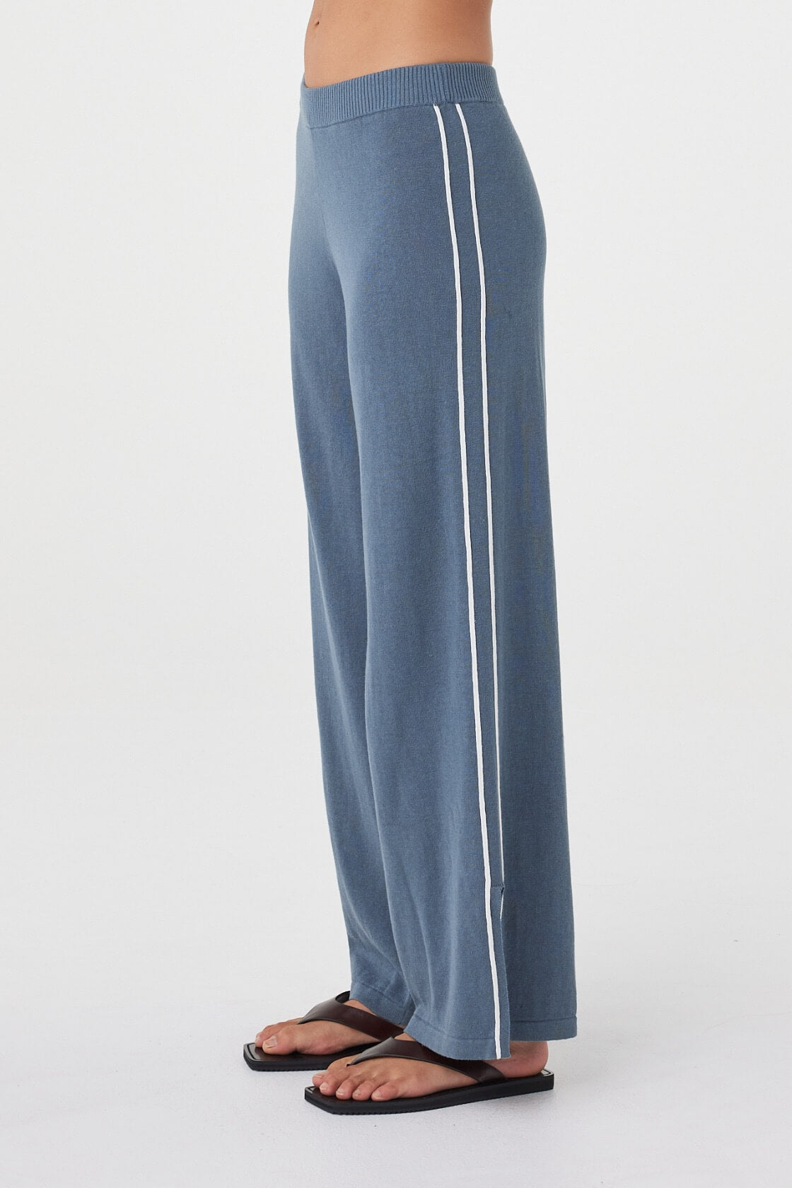 Side detail view of the Pippa Pant 2.0 in Storm & Cream showcasing the wide-leg silhouette, side pleat detailing and lightweight linen blend.