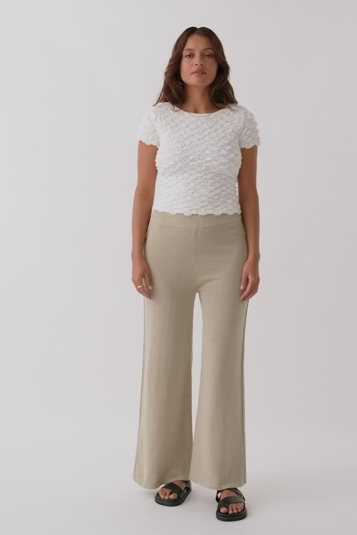 Video of Poppy Pant, highlighting relaxed fit, ribbed elastic waistband, and sustainable cotton-linen fabric for comfortable, eco-conscious style