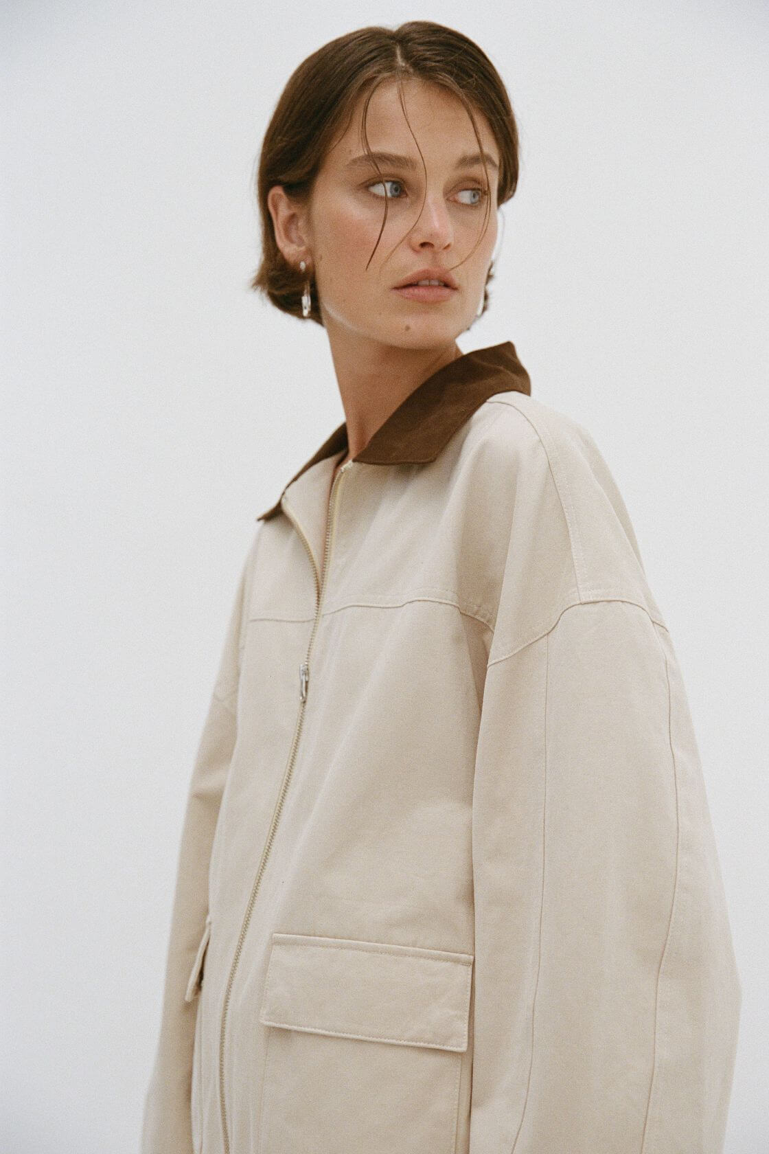 Beige cotton jacket with espresso collar detail, zip front and oversized fit for everyday wear