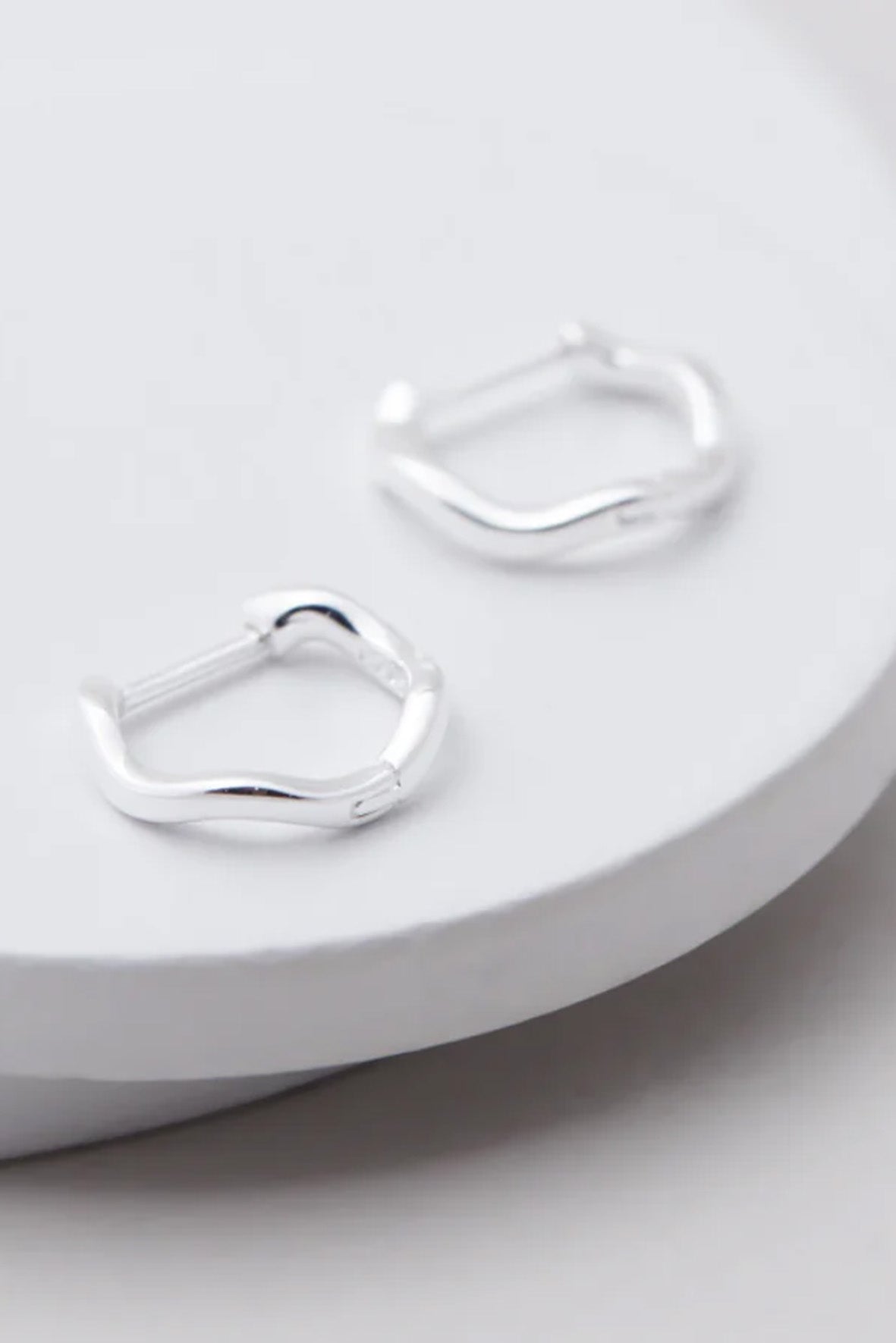 Saint Valentine - Vera Wave Huggies - Silver